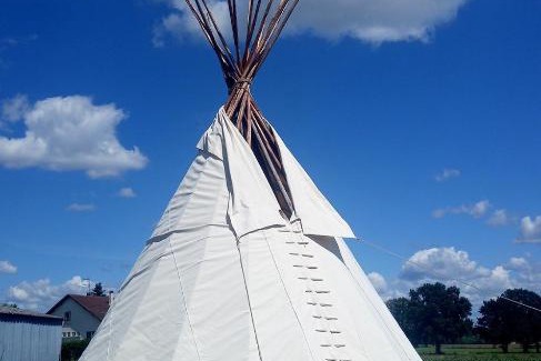 Oussieres Sonstige | Camping sauvage à la ferme dans un tipi de 8 à 15 personnes