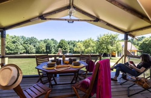 La Douze Haus | Camping Ushuaïa Villages Le Bois Coquet *** - Canvas Bungalow Bali - 2 bedrooms - 32m² (without bathrooms) 5 people