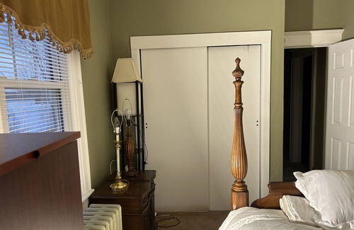 Baldwin Haus | Can easily sleep a large group of 15 guests 2 minutes to public transportation