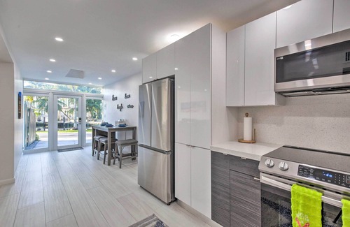 Beverly Heights Eigentumswohnung | Canal-Front Condo: Walk to Downtown Ft Lauderdale!