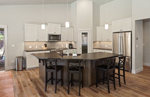 Deschutes River Woods Haus | Canal Front, Relaxing and Serene