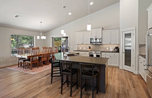 Deschutes River Woods Haus | Canal Front, Relaxing and Serene