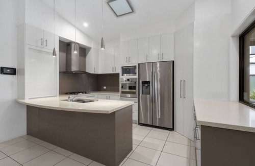 Banksia Beach Haus | EXECUTIVE CANAL HOME