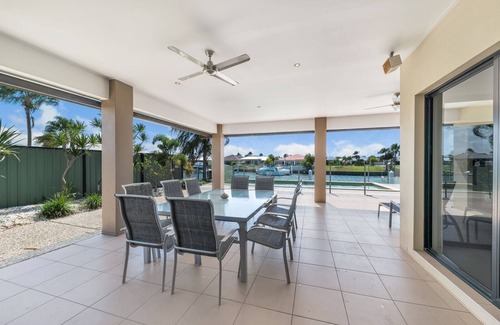 Banksia Beach Haus | EXECUTIVE CANAL HOME