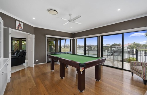 Banksia Beach Haus | EXECUTIVE CANAL HOME