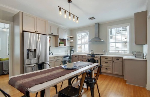 Mid-City Haus | Canal UP |Streetcar Line MidCity| Add More Space!