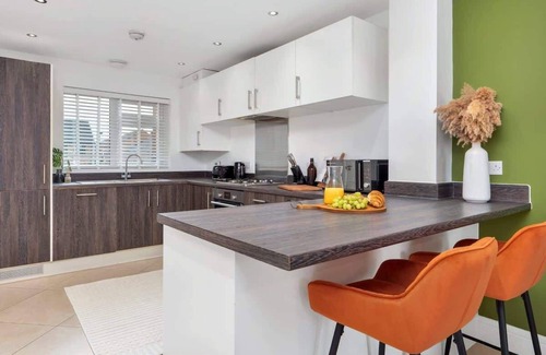 Hanley Haus | Canalside House Summa