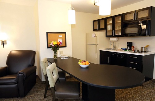 Lansing Hotel | Candlewood Suites East Lansing by IHG