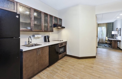 Forest Hills Hotel | Candlewood Suites Grand Rapids Airport by IHG