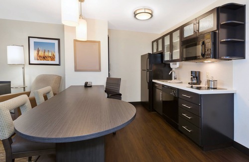 Polaris Hotel | Candlewood Suites Polaris by IHG