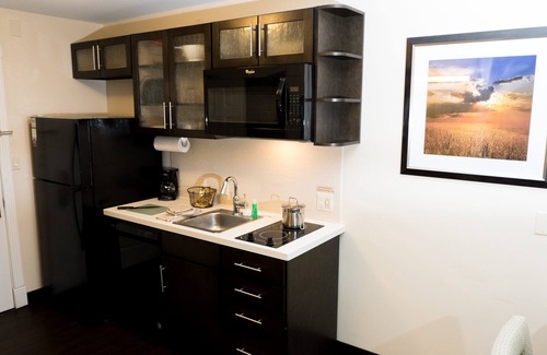 Stevensville Hotel | Candlewood Suites St. Joseph / Benton Harbor by IHG