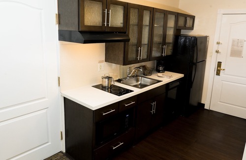 Stevensville Hotel | Candlewood Suites St. Joseph / Benton Harbor by IHG