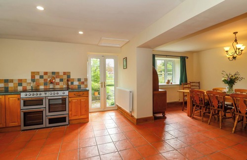 Bridgwater Hütte | CANNY CROFT, pet friendly, character holiday cottage in Street