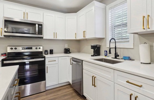 Canton Haus | Canton Comfort - Stylish 3/2 Home w/ Firepit