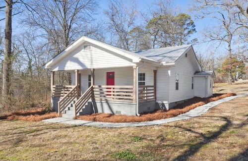 Canton Haus | Canton Comfort - Stylish 3/2 Home w/ Firepit