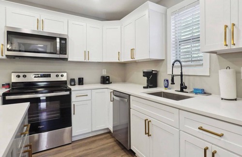 Canton Haus | "Canton Cottages" 3 Modern Cottages Sleeps 14