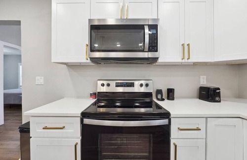 Canton Haus | "Canton Cottages" 3 Modern Cottages Sleeps 14