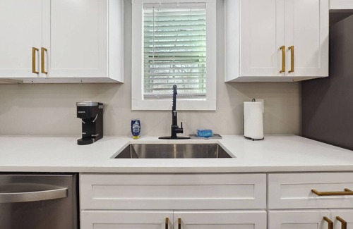 Canton Haus | "Canton Cottages" 3 Modern Cottages Sleeps 14