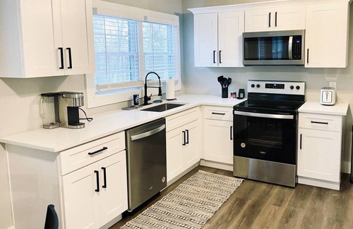 Canton Haus | "Canton Cottages" 3 Modern Cottages Sleeps 14