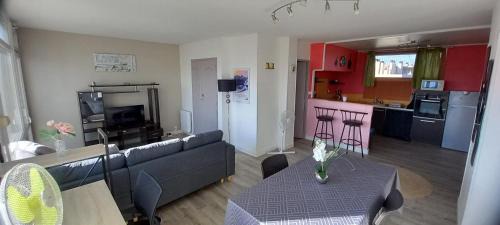 Tarbes Wohnung | Cap Sud - 53m2- VUE PYRENEES- HYPERCENTRE-WIFI FIBRE -Nouvelle literie