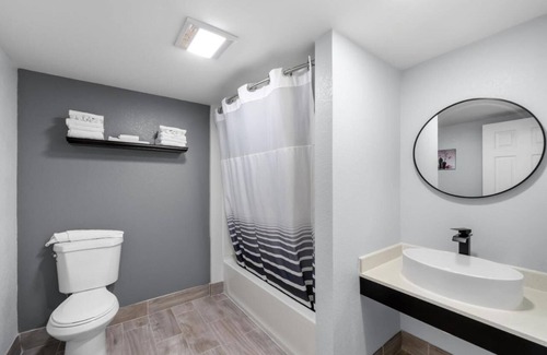 Teaticket Hotel | Cape Cod Charm on a Budget – 2 Pet-friendly Rooms Near Beach, Ferry & Dining