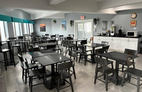 Teaticket Hotel | Cape Cod Charm on a Budget – 2 Pet-friendly Rooms Near Beach, Ferry & Dining