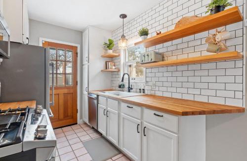 Diamond Lake Haus | Cape Cod Charmer