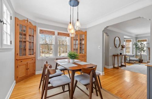 Diamond Lake Haus | Cape Cod Charmer