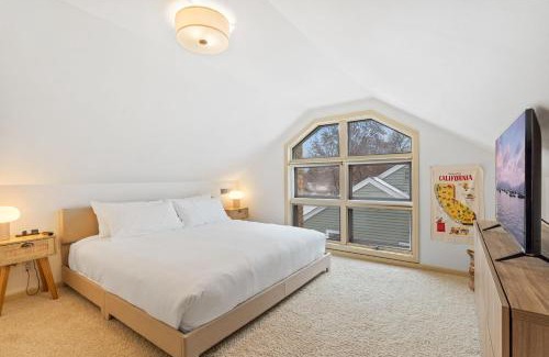 Diamond Lake Haus | Cape Cod Charmer