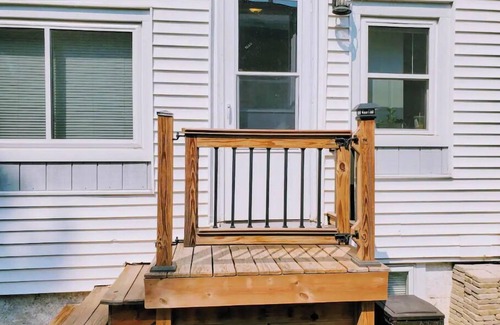 Madison Haus | Cape Cod Loft + King Bed