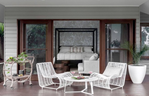 Ewingsdale Villa | A Private Studio Retreat with Hinterland Views