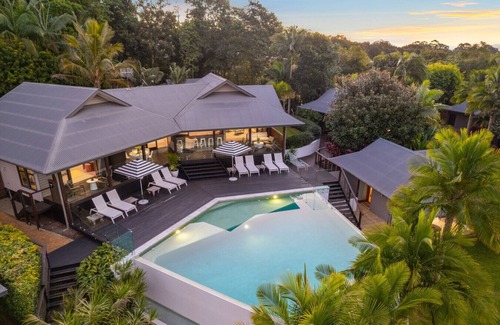 Ewingsdale Villa | A Private Studio Retreat with Hinterland Views