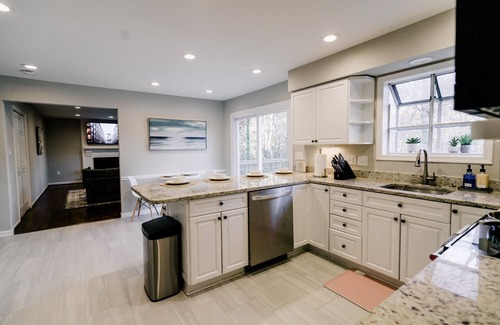 Baileys Crossroads Haus | Capital Retreat: Stylish Haven Minutes from Washington D.C.