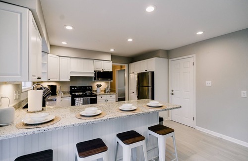 Baileys Crossroads Haus | Capital Retreat: Stylish Haven Minutes from Washington D.C.