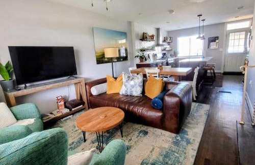 Northeast Haus | Capitol Hill Adj Home with Parking and Easy Access to Downtown