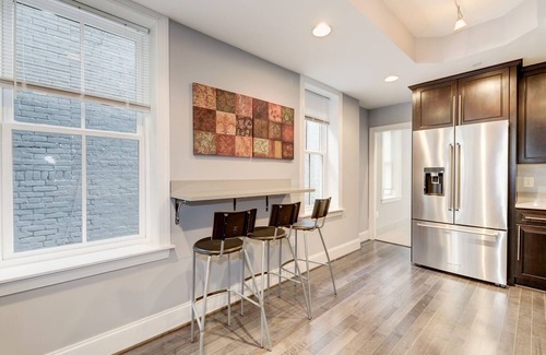 Stanton Park Haus | Capitol Hill / US-Senat / US-Kapitol / Denkmäler. Drei Schlafzimmer / 2. 5Bäder. Herrlich!