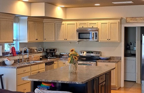 Wedowee Haus | Captain Bob's Lake House