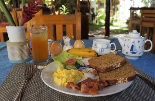Tawala Hotel | Captain's Lodge and Bar