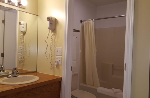 Saugatuck Hotel | Captain's Quarters Motel