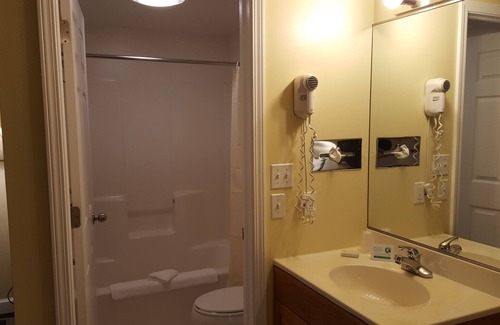 Saugatuck Hotel | Captain's Quarters Motel