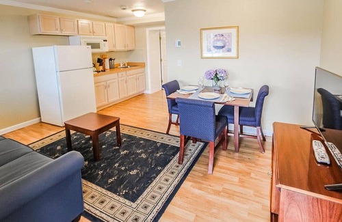 Falmouth Heights Resort | Suite mit 2 Schlafzimmern und Meerblick im Captain's Quarters Resort