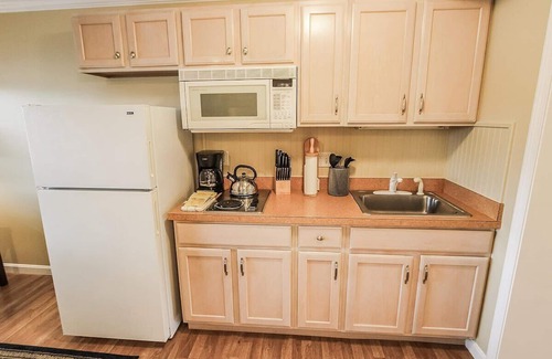 Falmouth Heights Resort | Suite mit 2 Schlafzimmern und Meerblick im Captain's Quarters Resort