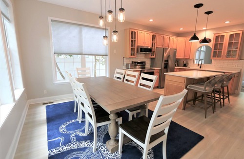 Arundel on the Bay Haus | Captain's Retreat! Newly Renovated - few steps from the beach!