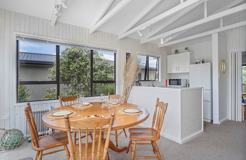 Cooks Beach Hütte | Captains Bach @ Cooks - Ferienwohnung im Obergeschoss