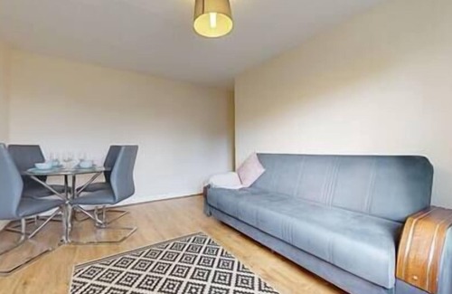 Stanford-le-Hope Wohnung | Captivating 2-Bed Apartment in Stanford-le-Hope