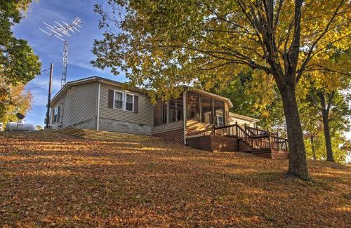 Cadiz Haus | Captivating Cadiz Hideaway with Deck on Lake Barkley