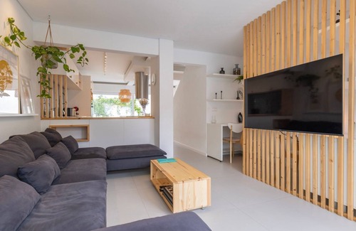 Carcavelos Haus | Carcavelos Sunny Retreat 1 by LovelyStay