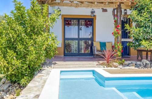Camparca Haus | Carcavelos Villa with Pool