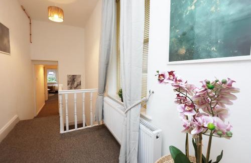 Adamsdown Bed & Breakfast | Cardiff City Guesthouse, Central Rooms, Fast Wi-Fi, On-Street Parking