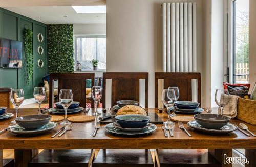 Mapperley Haus | Carlton Hill House - 5 Bedroom House with Parking